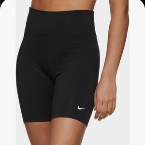 Nike On the Go Bike Short